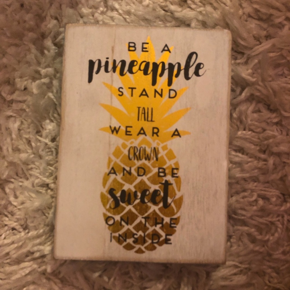 Pineapple art box decor.